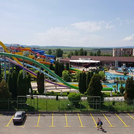 Aquapark Apartment Pantai Sunny Bagian luar foto