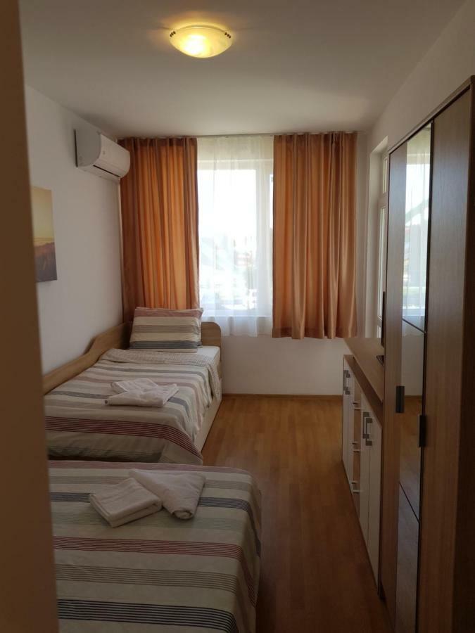 Aquapark Apartment Pantai Sunny Bagian luar foto