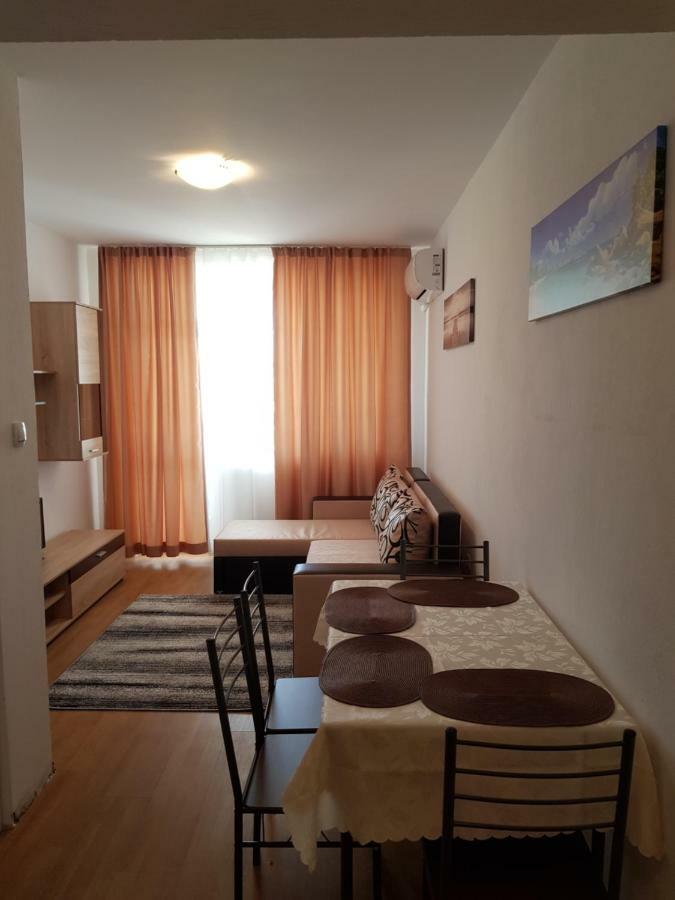 Aquapark Apartment Pantai Sunny Bagian luar foto
